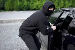 Co grozi za kradzież samochodu? Poznaj surowe kary w Polsce