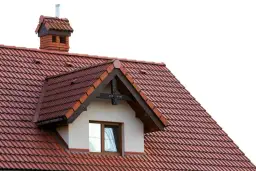 Jak wybrać idealną trumienkę na dach? Kluczowe porady i informacje