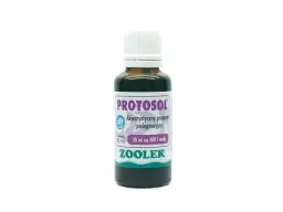 Butelka preparatu Protosol. Na etykiecie informacja o dawkowaniu: 30 ml na 300 l wody.