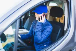Kurier InPost: do której pracuje? Godziny, weekend, śledzenie