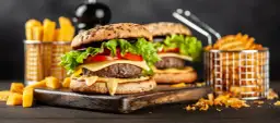 Ile kalorii ma burger wołowy z frytkami? Zaskakujące wartości!