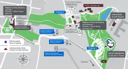 Mapa terenu Kopalni Soli w Wieliczce. Widać wejścia na Trasy Górniczą i Turystyczną, kasy biletowe, parkingi, uzdrowisko, Tężnię Solankową oraz kierunek do Krakowa.