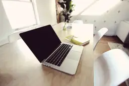Jaki system na stary laptop, aby uniknąć problemów z wydajnością?
