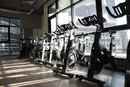 Co daje fitness? Odkryj korzyści, które zmienią Twoje życie