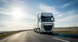 Zarobki w transporcie: Kierowca vs. Właściciel TIR-a. Ile realnie?