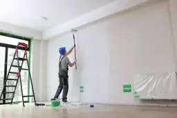 Ile schnie uni grunt pod farbę? Odkryj sekrety szybkiego malowania