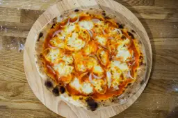 Ile gram ciasta na pizzę 32 cm? Odkryj idealną wagę dla smaku