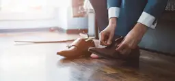 Monki: jak nosić te buty z klamrami? Porady stylistki