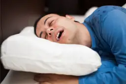 Suchość w jamie ustnej w nocy objawy i przyczyny, które musisz znać
