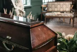 Czy urlop okolicznościowy można wykorzystać po pogrzebie? Oto odpowiedź