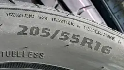 Opona z oznaczeniem TREADWEAR 360, co znaczy, że jest trwała. Widoczny rozmiar 205/55R16.