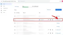 Widok panelu Google Menedżer Profilu Firmy. Zaznaczono wiersz firmy, aby pokazać, jak usunąć wizytówkę Google.