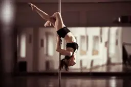 Pole Fitness Outfits: Dein Guide für Grip, Stil & Selbstvertrauen