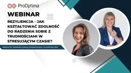 Webinar ProOptima o rezyliencji: jak budować odporność na trudności w stresujących czasach. Dwie uśmiechnięte kobiety.