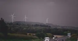 Ile metrów ma wiatrak energetyczny? Wysokość wiatraka prądotwórczego