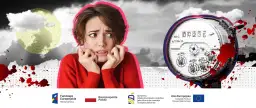 Przerażona kobieta obok wodomierza radiowego, sugerującego wady i problemy.