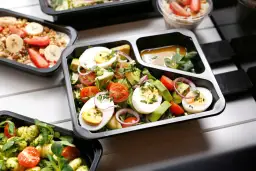 Catering ile od osoby - poznaj ukryte koszty i różnice cenowe
