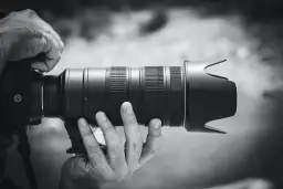 Jak długo fotograf przechowuje zdjęcia? Kluczowa jest umowa