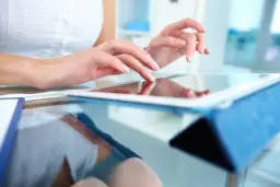 Projektowanie i estetyka wizualna interfejsów platform online