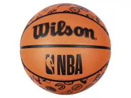 Pomarańczowa piłka do koszykówki Wilson z logo NBA i grafikami drużyn.