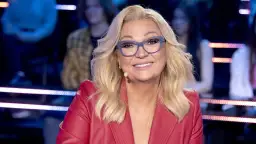 Uśmiechnięta Małgorzata Walewska w czerwonej marynarce i okularach. Ile lat ma Małgorzata Walewska? Wiek znanej jurorki.