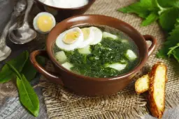 Ile kalorii ma zupa szczawiowa? Sprawdź wartość odżywczą i wpływ na dietę