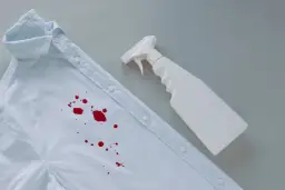 Jak usunąć krew z białej koszuli? Skuteczne metody na plamy