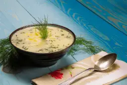 Aromaticzna zupa koperkowa, idealna na chłodne dni. Ten przepis na zupę koperkową zachwyci każdego.