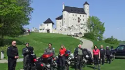 Jura motocyklem: Gotowe trasy, zamki i off-road. Jedź ze mną!