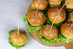 Gdzie kupić mini hamburgery i bułki - najlepsze miejsca i oferty