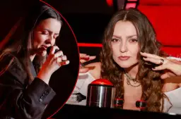 Lanbery, wokalistka z emocjami śpiewa do mikrofonu, a obok niej siedzi zamyślona, z rękami uniesionymi w geście skupienia, gotowa nacisnąć czerwony przycisk.