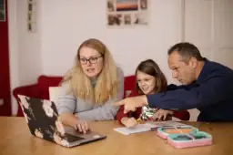 Co to nauczanie domowe? Poznaj korzyści i zasady edukacji w domu
