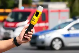 Jakich alkomatów używa policja i dlaczego są one kluczowe w kontroli?