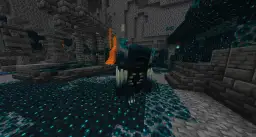 Potężny minecraft warden stoi w mrocznej, kamiennej jaskini, otoczony świecącymi, turkusowymi blokami i płonącą lawą.
