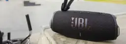 Porównanie głośników JBL: który model spełni Twoje oczekiwania?