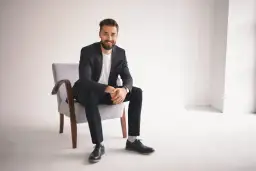 Jaki kolor butów do grafitowego garnituru, aby uniknąć modowych wpadek?