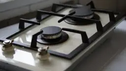 Nowy palnik gazowy, gotowy do testów. Protokół próby szczelności instalacji gazowej będzie potwierdzeniem bezpieczeństwa.