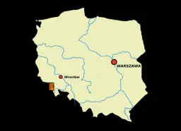 Mapa Polski z zaznaczonym Wrocławiem i Warszawą. Pomarańczowy obszar na południowym zachodzie to Góry Stołowe, województwo dolnośląskie.