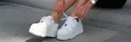 Co to są buty sneakersy? Odkryj ich cechy i stylowe zastosowanie