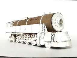 Model parowozu z kartonu, pokazujący, jak zrobić pociąg z kartonu. Detale kół i kotła.