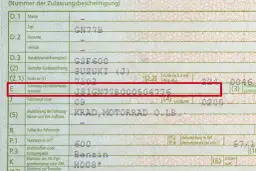 Fragment dokumentu pojazdu z zaznaczonym numerem VIN.