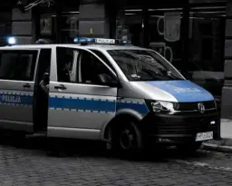 Kiedy policja przychodzi do domu: poznaj swoje prawa i obowiązki