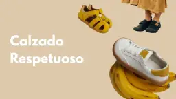 Calzado respetuoso que es cómodo y natural, como un paseo por el campo. Sandalias amarillas, zapatillas oscuras y deportivas blancas sobre plátanos.