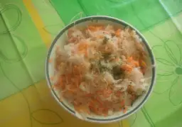 Ile kalorii ma surówka z kiszonej kapusty i marchewki? Zaskakujące wartości!