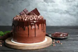 Jak zrobić czekoladę na tort, by zaskoczyć gości smakiem