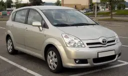 Toyota Verso pojemność baku – ile litrów paliwa unikać?