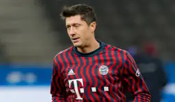 Robert Lewandowski, piłkarz roku FIFA, w koszulce Bayernu Monachium.
