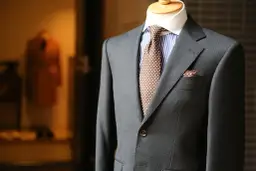 Jak wybrać idealny krawat na sylwestra? Praktyczny poradnik elegancji