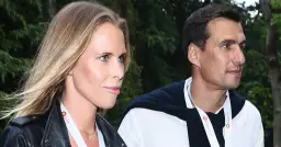 Zuzanna Pactwa, jej wiek nie jest widoczny, ale wygląda na młodą kobietę obok mężczyzny.