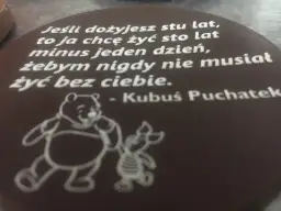Cytaty z Kubusia Puchatka: "Jeśli dożyjesz stu lat, to ja chcę żyć sto lat minus jeden dzień, żebym nigdy nie musiał żyć bez ciebie.